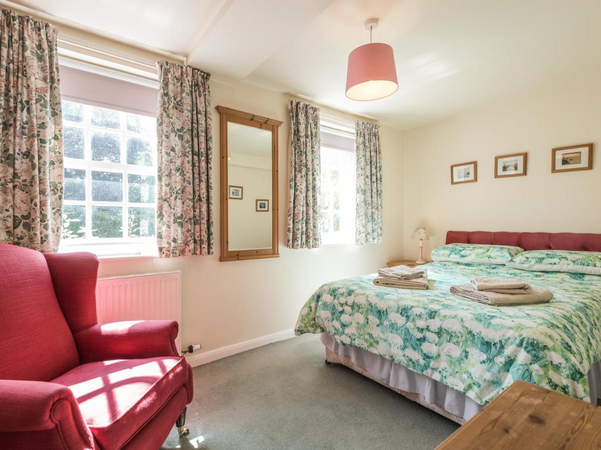The Old Schoolhouse And Cottage Bishop's Castle Extérieur photo